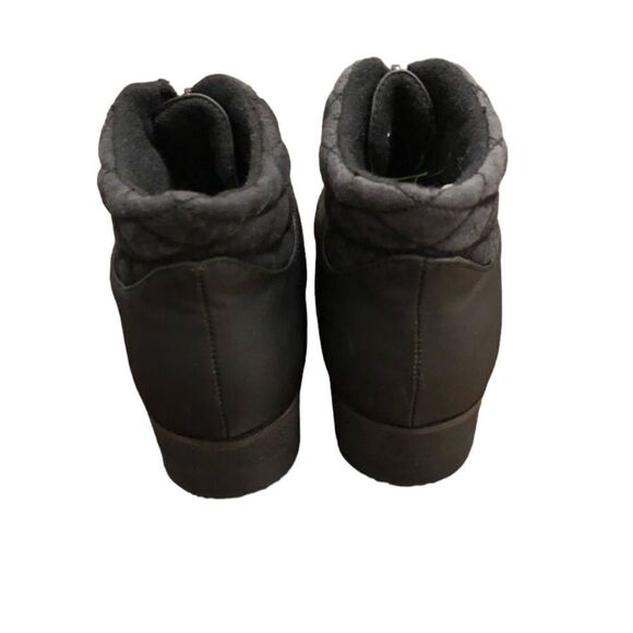 Naturalizer black slip on winter boots. Size 6.5.‎ - Picture 7 of 8